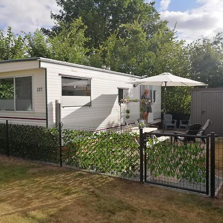 Stacaravan Op 5 Sterren Vakantiepark De Kuilart Friesland Aan Het Meer Met Zwembad 5P 237 Koudum Buitenkant foto