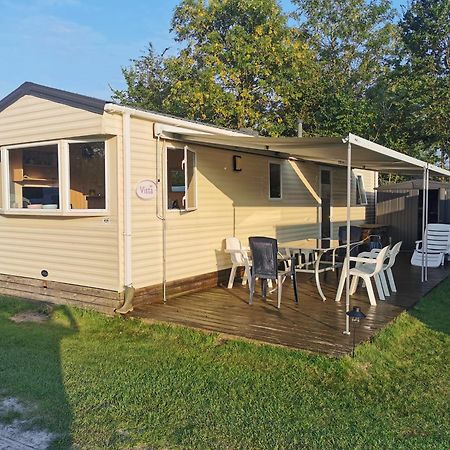 Stacaravan Op 5 Sterren Vakantiepark De Kuilart Friesland Aan Het Meer Met Zwembad 5P 237 Koudum Kamer foto