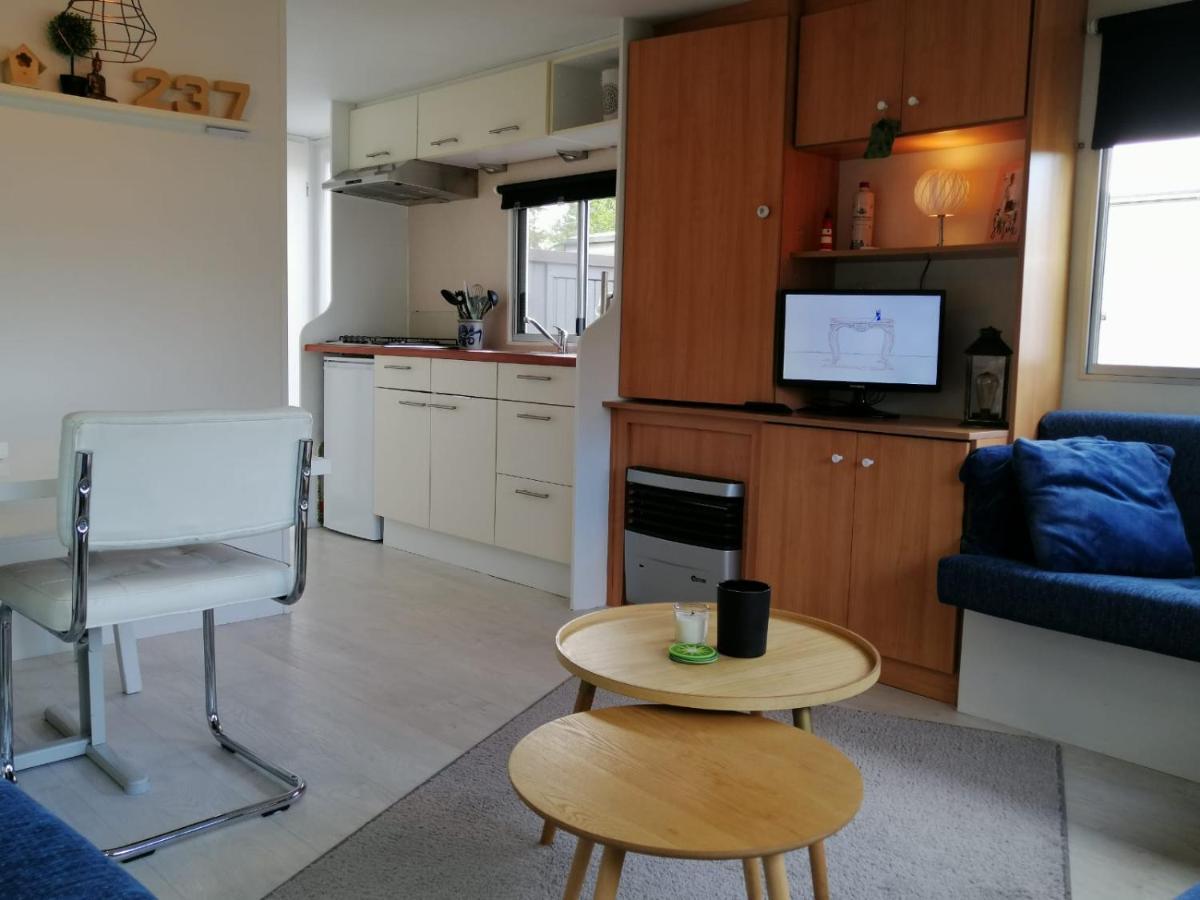 Stacaravan Op 5 Sterren Vakantiepark De Kuilart Friesland Aan Het Meer Met Zwembad 5P 237 Koudum Buitenkant foto