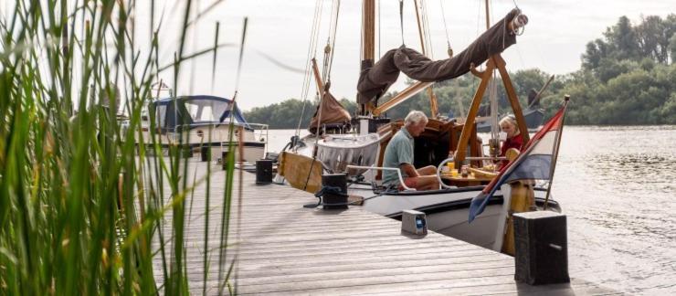 Stacaravan Op 5 Sterren Vakantiepark De Kuilart Friesland Aan Het Meer Met Zwembad 5P 237 Koudum Buitenkant foto